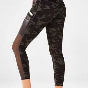 Mila High-Waisted Pocket Capri